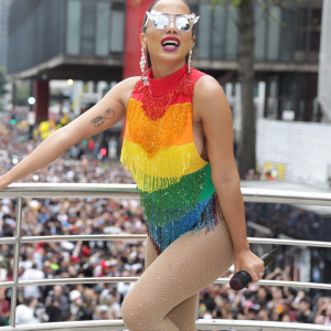 Anitta participou da 22ª edição da Parada do Orgulho LGBT neste domingo, 3 de junho de 2018