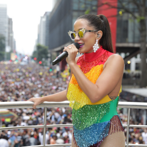 Anitta cantou seus sucessos na parada LGBT em São Paulo neste domingo, 3 de junho de 2018