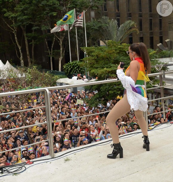 Anitta agitou a Parada LGBT em São Paulo neste domingo, 3 de junho de 2018