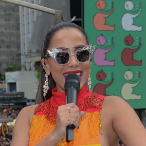 Anitta arrastou multidão na parada LGBT em São Paulo neste domingo, 3 de junho de 2018