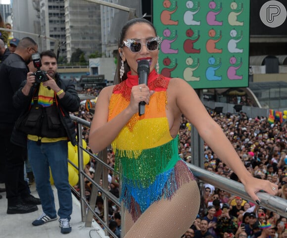 Anitta arrastou multidão na parada LGBT em São Paulo neste domingo, 3 de junho de 2018