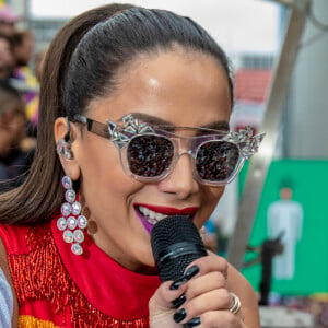 Anitta participou da 22ª Parada do Orgulho LGBT neste domingo, 3 de junho de 2018