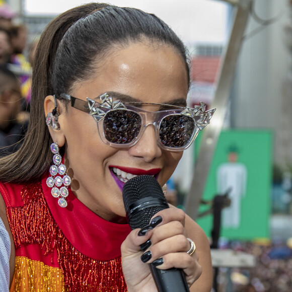 Anitta participou da 22ª Parada do Orgulho LGBT neste domingo, 3 de junho de 2018
