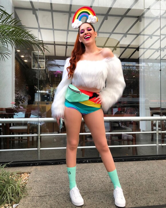 Ex-BBB Ana Clara marcou presença na Parada LGBT, em São Paulo, em 3 de junho de 2018