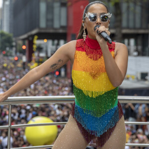 Anitta se apresenta na Parada LGBT, em São Paulo