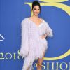 Elegante e ousada! Kendall Jenner combinou estilos em look Alexandre Vauthier no CFDA Fashion Awards 2018 nesta segunda-feira, dia 4 de junho de 2018