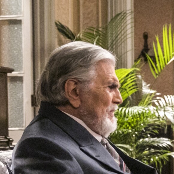 Pai de Darcy (Thiago Lacerda), Williamson (Tarcísio Meira) fez de tudo para conseguir afastar Elisabeta (Nathalia Dill) de seu filho na novela 'Orgulho e Paixão'