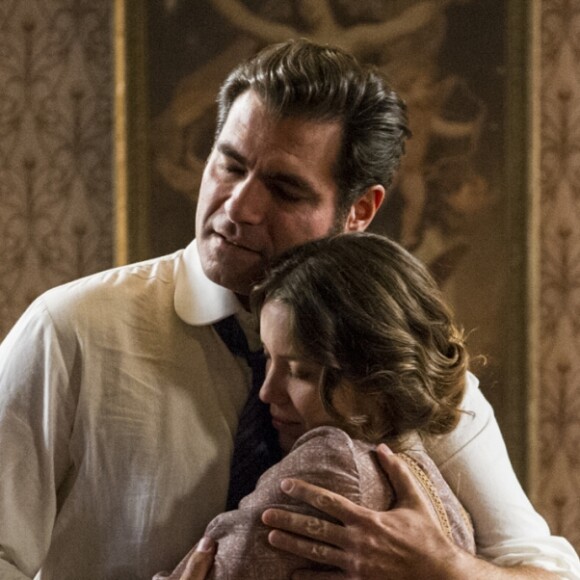 Darcy (Thiago Lacerda) recua ao partir para beijo em Elisabeta (Nathalia Dill) na novela 'Orgulho e Paixão': 'É melhor esse afastamento. Até aprendermos a confiar nas expectativas e demandas de um com outro...'