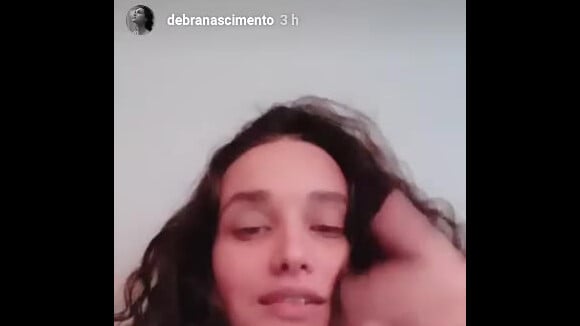 Débora Nascimento relata apetite por amamentar da filha, Bella, nesta terça-feira, dia 05 de junho de 2018