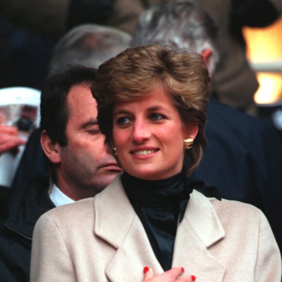 As joias de Princesa Diana deverão ser divididas entre as noras, afirmou a revista 'Good Housekeeping'