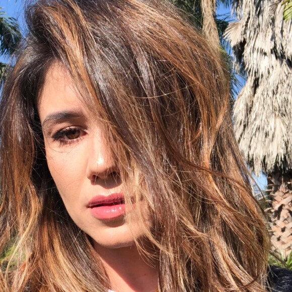 'Retrata bem essa fase leve, descontraída, descolada e mais madura da minha vida', falou Paula Fernandes sobre seu novo visual
