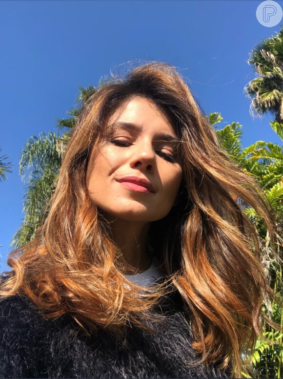 Cabelo novo! Paula Fernandes compartilhou fotos de sua mudança de visual em seu perfil no Instagram nesta quarta-feira, dia 6 de junho de 2018