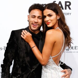 'Não seria uma necessidade para que o relacionamento desse certo. Por que sempre tem que ter um próximo passo e o presente não é suficiente?', questionou Bruna Marquezine sobre boato em torno de morar com Neymar