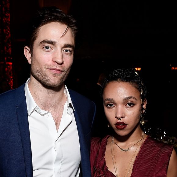 Robert Pattinson rompeu noivado com FKA Twigs após três anos de relacionamento