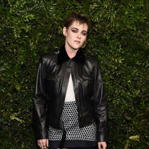 Kristen Stewart relembrou namoro com Robert Pattinson em entrevista