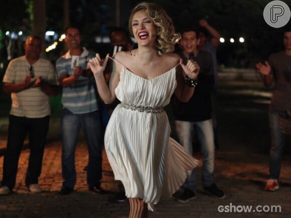 Megan (Isabelle Drummond) faz strip-tease na Gambiarra e causa tumulto, em 'Geração Brasil', em 15 de julho de 2014