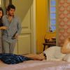 Ao chegarem no quarto, Davi (Humberto Carrão) e Manu (Chandelly Braz) se deparam com Megan (Isabelle Drummond)