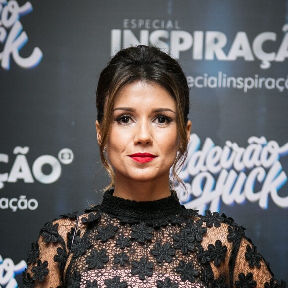 'Agora estou acompanhando mais a moda, as tendências', falou Paula Fernandes