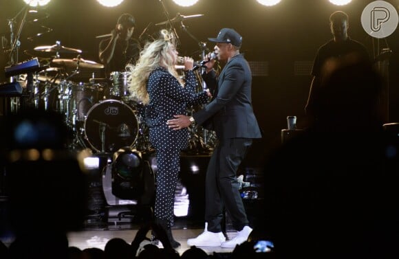 Beyoncé e o marido, Jay-Z, escolheram as frases 'o amor é universal' e 'o amor nunca falha' para os telões da nova turnê