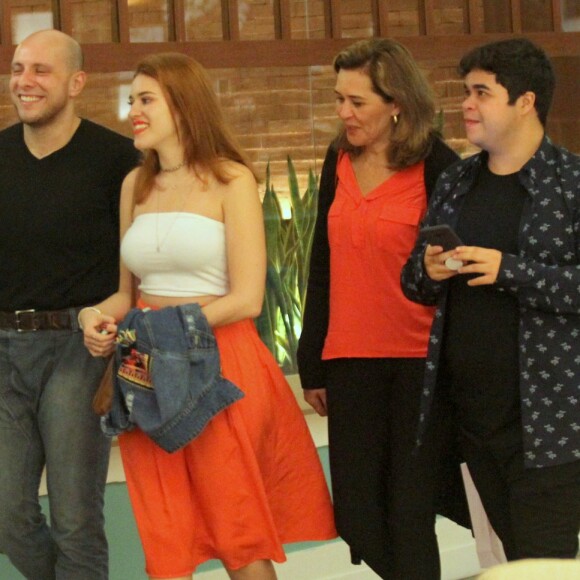 Ana Clara, do 'BBB18', fez passeio no shopping com a mãe, Eva