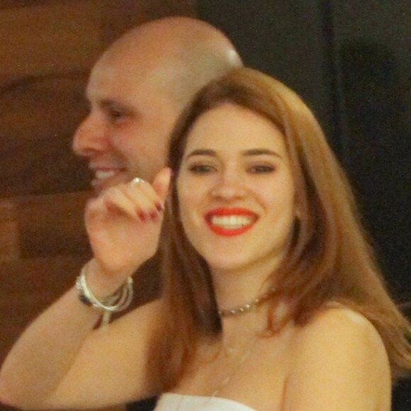 Ana Clara, do 'BBB18', acenou para fotógrafo durante passeio no shopping com a mãe, Eva, na noite desta quarta-feira, 6 de junho de 2018