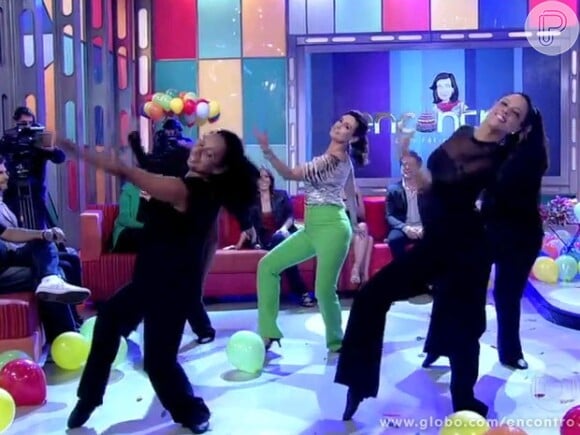Fátima Bernardes também já foi surpreendida por suas amigas de dança e fez uma coreografia ao vivo em seu programa