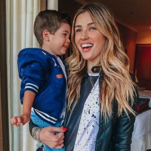 Aline Gotschalg contou em entrevista ao Purepeople que mantém cuidados de beleza após ser mãe