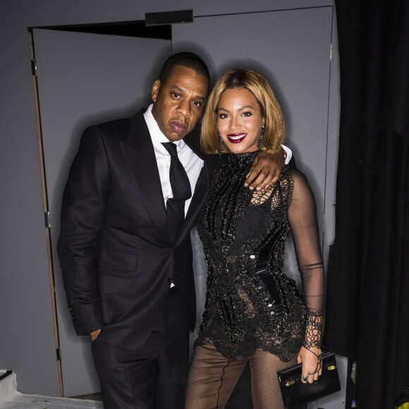 Beyoncé e Jay-Z apareceram com os gêmeos em outro momento do show, em vídeos caseiros