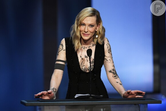 Os desenhos na segunda pele transparente do vestido Yacine Aouadi de Cate Blanchett davam a impressão de que a atriz tinha várias tatuagens pelo corpo