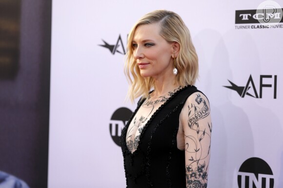 Decotado, o vestido Yacine Aouadi de Cate Blanchett contava com uma espécie de segunda pele transparente com desenhos em preto