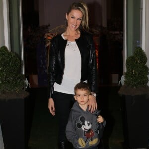 Filho de Ana Hickmann, Alexandre, de 4 anos, acompanha a mãe nas atividades físicas: 'Ele diz que gosta de 'fazer aventuras com a mamãe', é meu parceirão!'