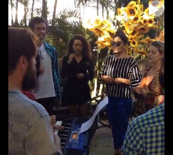 Juliana Paes ensaia música final para a novela 'Meu Pedacinho de Chão'