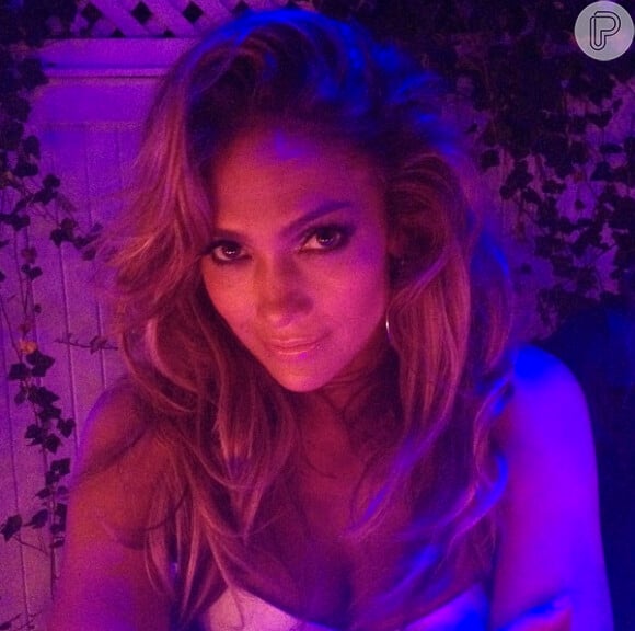 Jennifer Lopez comemorou em um evento que reuniu cerca de 100 pessoas