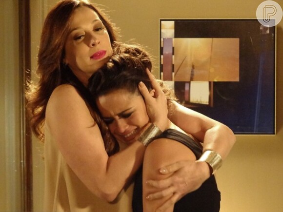 Lívia (Claudia Raia) é acusada de ter insistido que Morena (Nanda Costa) voltasse para Istambul em 'Salve Jorge'