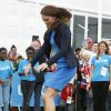 Kate Middleton se divertiu pulando obstáculos e jogando bola durante um evento esportivo na Escócia, na manhã desta terça-feira, 29 de julho de 2014