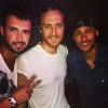Neymar curtiu show de David Guetta ao lado de amigos