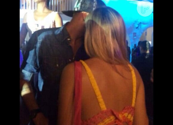 Neymar nega que tenha trocado telefone com blogueira Priscilla Silva durante show de David Guetta em Ibiza, na Espanha, em 28 de julho de 2014