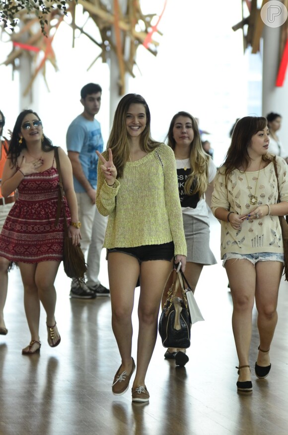 Juliana Paiva aproveitou a tarde de sábado para passear em um shopping na Barra da Tijuca, Zona Oeste do Rio de Janeiro, neste sábado, 2 de agosto de 2014