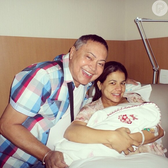 Glaycon Muniz visitou Nivea Stelmann na maternidade