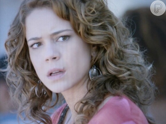 Antes disso, Tuane (Nanda Costa) vai tentar furar a fila do presídio e será impedida por Cristina (Leandra Leal), que também foi visitar o irmão