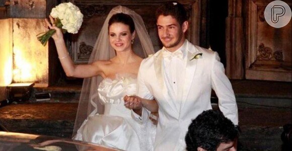 Sthefany Brito doi casada com o jogador Alexandre Pato.  O casamento durou apenas nove meses