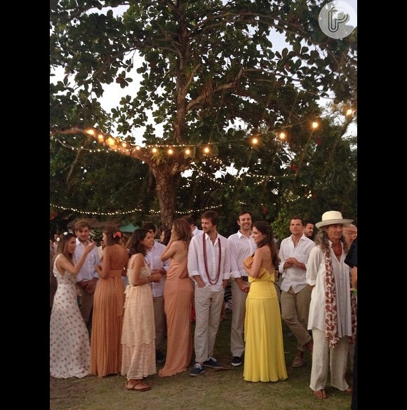 Bia Antony, ex-mulher de Ronaldo, reuniu amigos e familiares em seu casamento com Marcelo Ciampolini realizado no fim da tarde de sábado, 9 de agosto de 2014, em Caraíva, Sul da Bahia