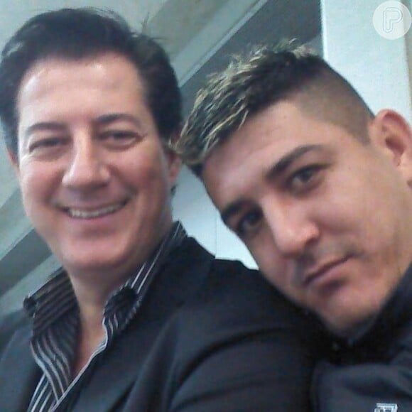 O hairstylist com o filho Adriano, que também é cabeleireiro e trabalha no 'Edson Freitas Barra Shopping', na Zona Oeste do Rio de Janeiro