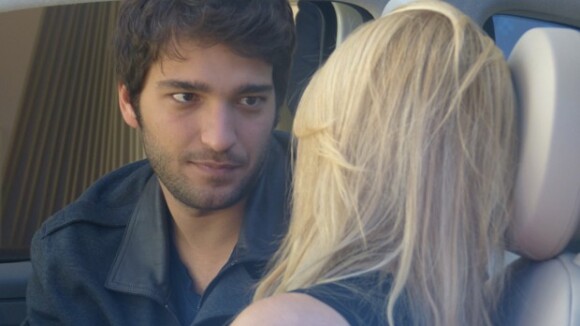 'Geração Brasil': Megan tenta beijar Davi e é rejeitada.'Amo a Manu', diz hacker