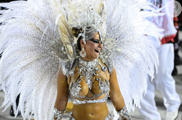 Viviane Araújo brilha com fantasia de R$ 200 mil no desfile do Salgueiro na Sapucaí, em 10 de fevereiro de 2013