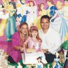 Marina Ruy Barbosa com os pais em seu aniversário de cinco anos