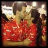 Antonia Morais encheu o namorado, Romeu, de beijinhos durante os desfiles no domingo (10)