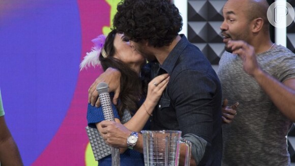 Tatá Werneck foi beijada por Jesus Luz durante a gravação do programa 'Tudo Pela Audiência', exibido pelo Multishow