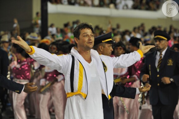 Marcelo se emociona ao ver seu personagem retratado pela São Clemente no Carnaval de 2013