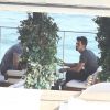 Joe Jonas curtiu a piscina do hotel Fasano, no Rio, na tarde desta sexta-feira, 22 de agosto de 2014. De calça e blusa escuras, o cantor almoçou em uma mesa de frente para o mar de Ipanema, na Zona Sul da cidade, e posou para foto com uma fã